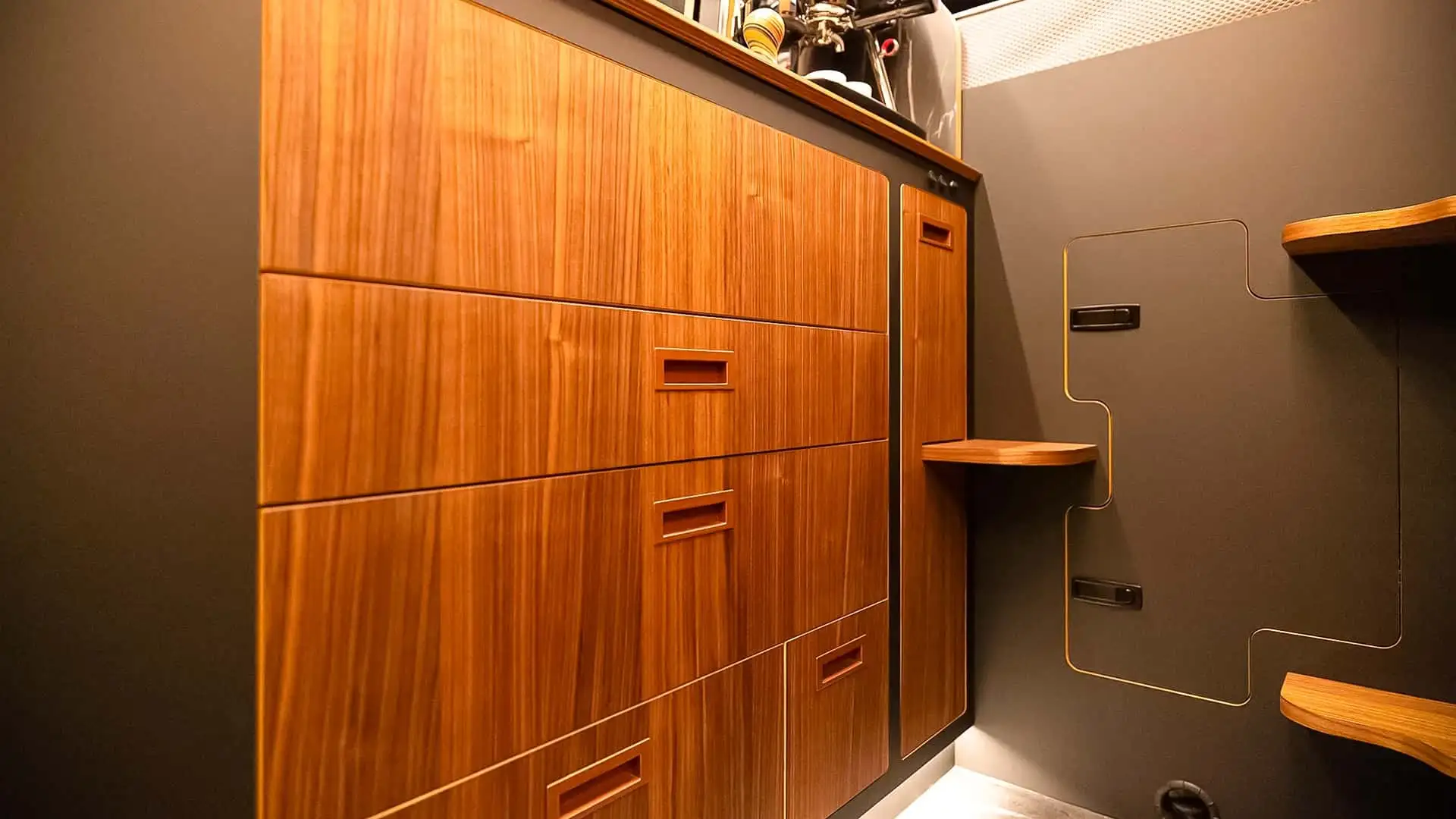 2026 Mercedes Sprinter Vanne Niffler - Luxury Walnut Veneer Kitchen Cabinets With Espresso