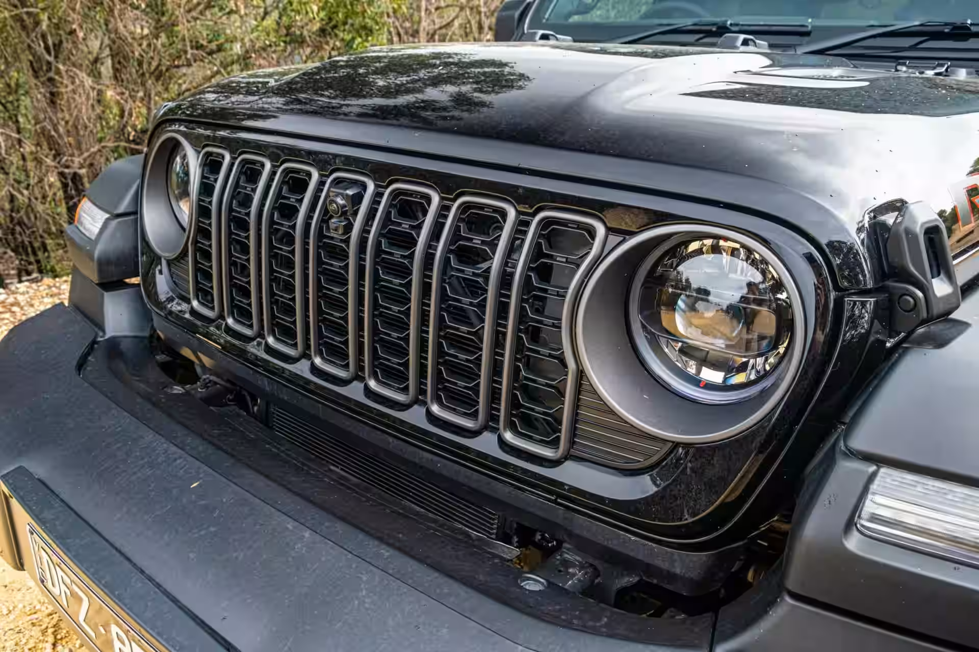 2026 Wrangler Rubicon - Black Glossy Mesh Front Grille With LED Headlights