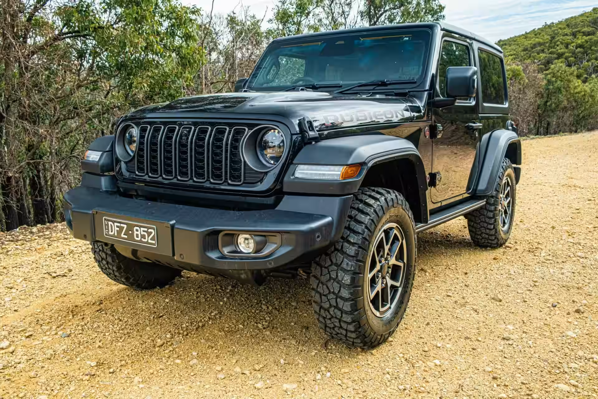 2026 Wrangler Rubicon - Black Rugged Front Grille With LED Headlights