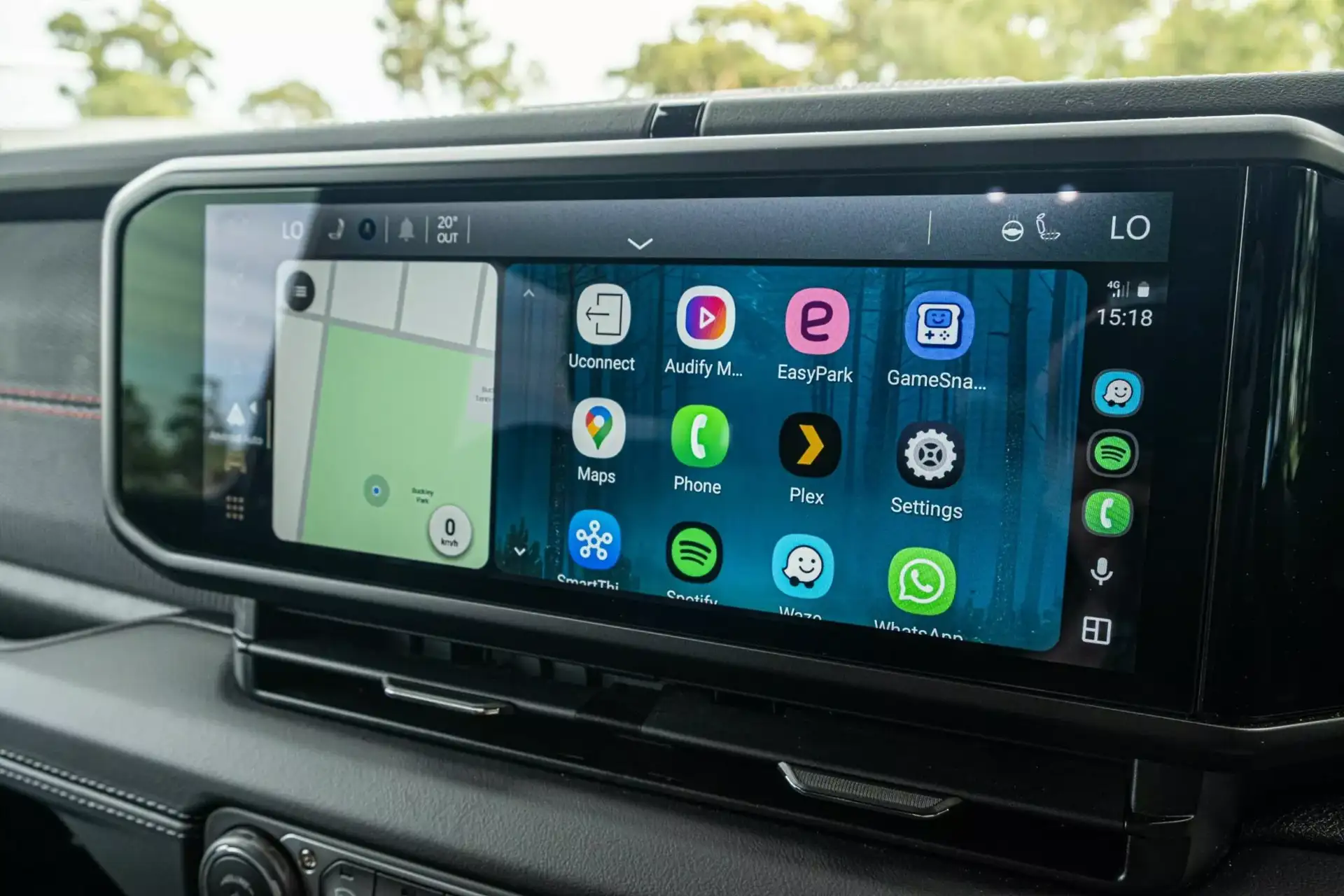 2026 Wrangler Rubicon - High Tech Curved Central Infotainment Screen With Apps