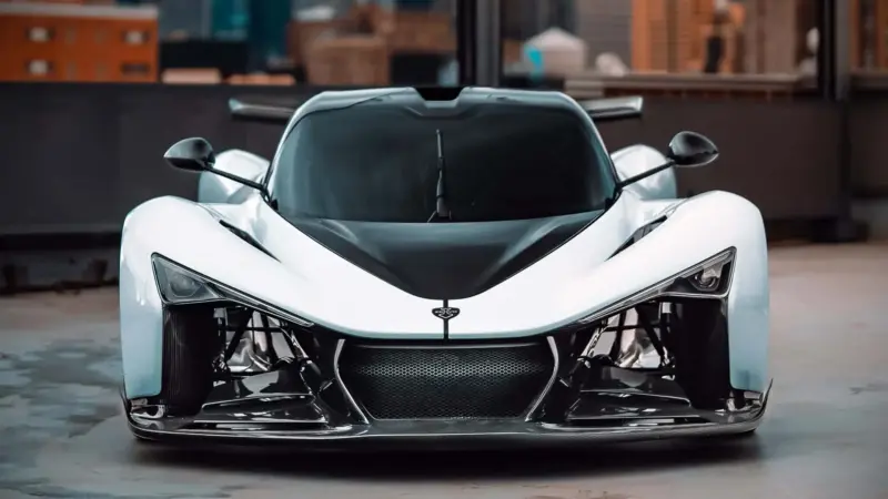 زينفو أورورا أجيل تجلب غضب رباعي التيربو V12 إلى نيويورك مع ادعاء قوة يعيد ضبط خريطة السيارات الخارقة