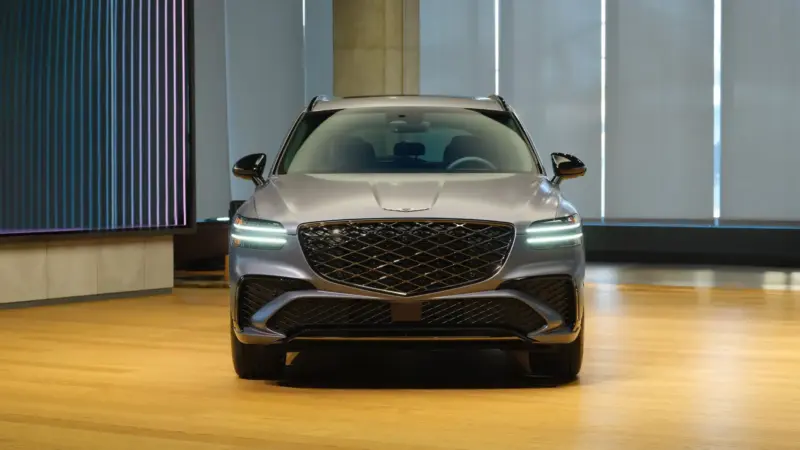 ジェネシス GV70 プレミアム グラファイトがラグジュアリーSUVスタイルをよりダークでシャープな表現に変える