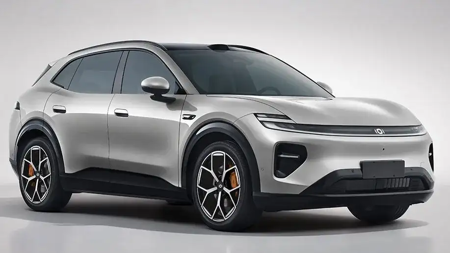 CHANGAN NEVO Q06 - Sleek Silver Electric SUV Side With Orange Calipers