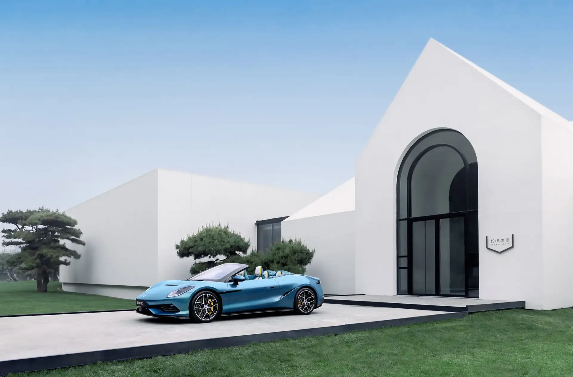DENZA Z Convertible - Aqua Blue Convertible Front Three Quarter, Alloy Wheels