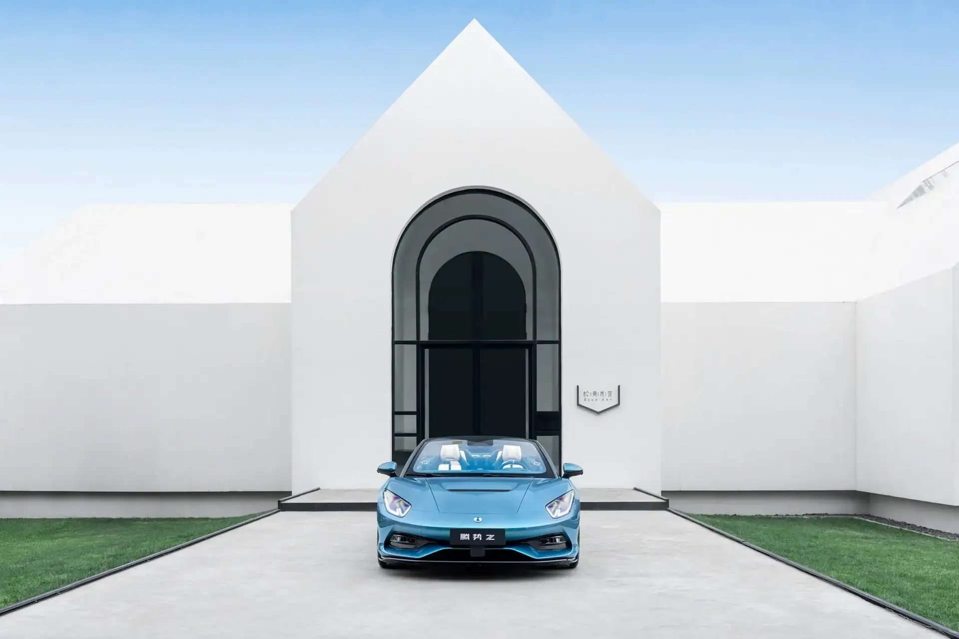 DENZA Z Convertible - Blue Sporty Front Hood And Headlights
