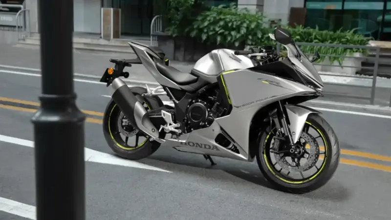 Хонда СБ500 Супер Фор И ЦБР500Р Фор Разжигают Середину Битвы Среднего Класса В Китае С Новым Четырехцилиндровым Поворотом