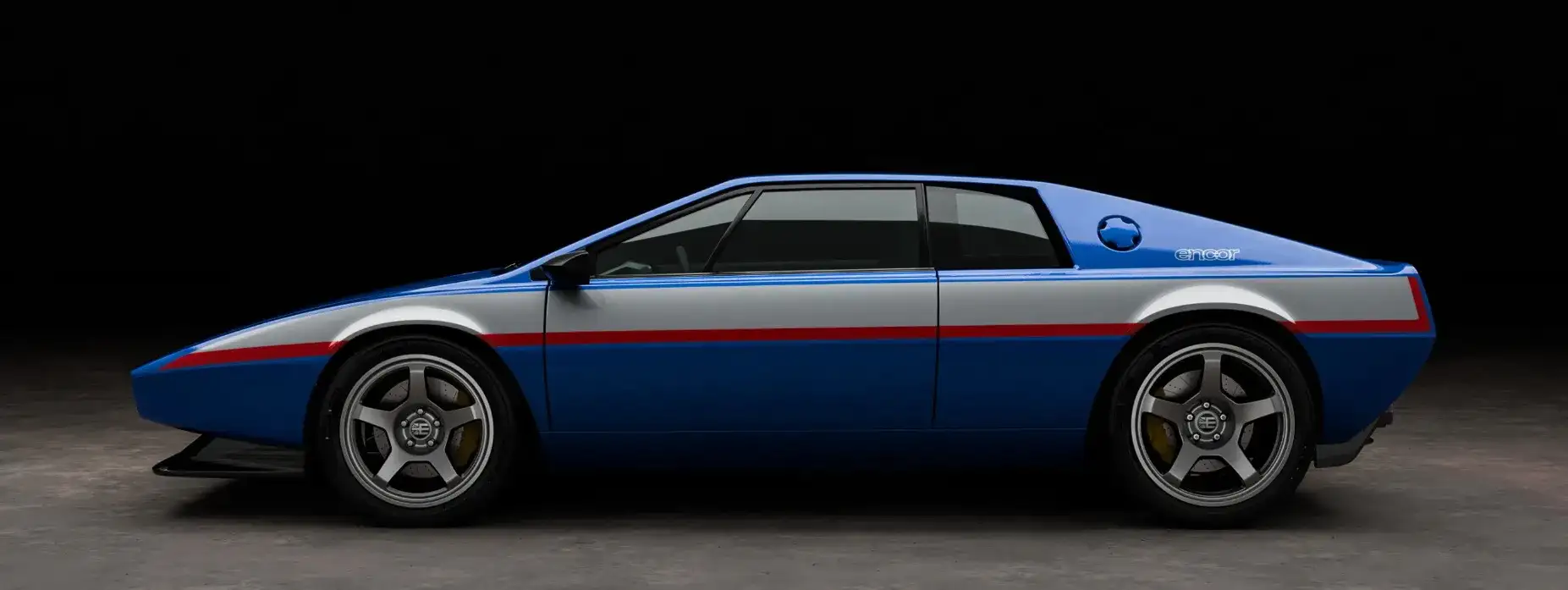LOTUS ESPRIT Encor’s - Sleek Blue Lotus Esprit Side With Racing Stripes