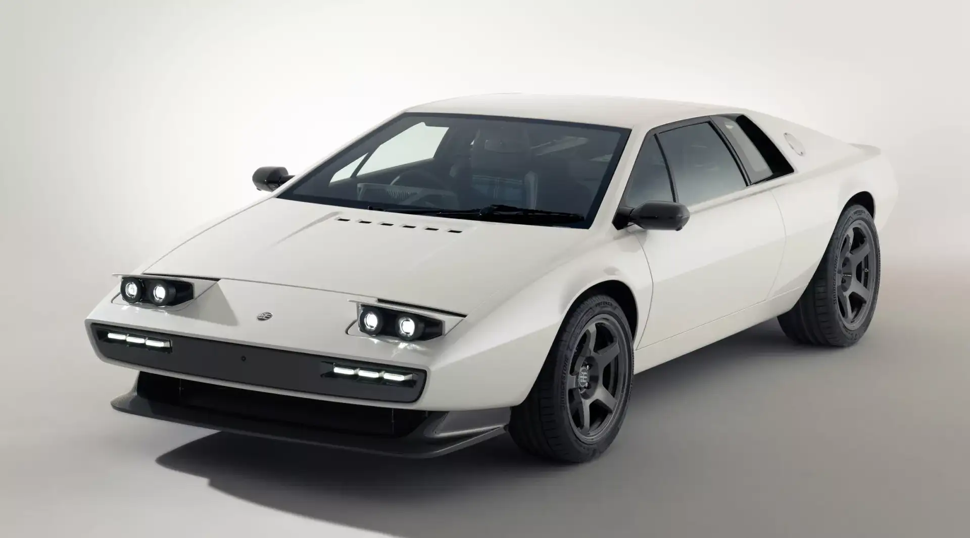 LOTUS ESPRIT Encor’s - White Angular Sports Car Front With Black Grille LEDs