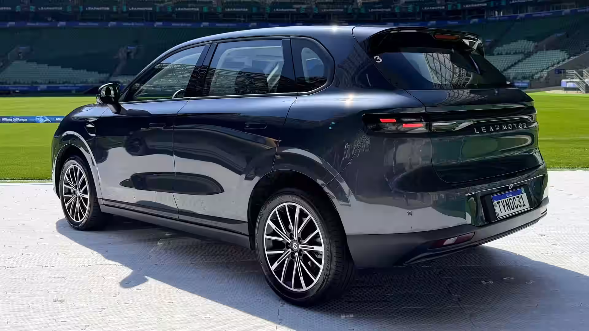 Leapmotor B10 - Sleek Dark Gray Leapmotor SUV Rear With LEDs