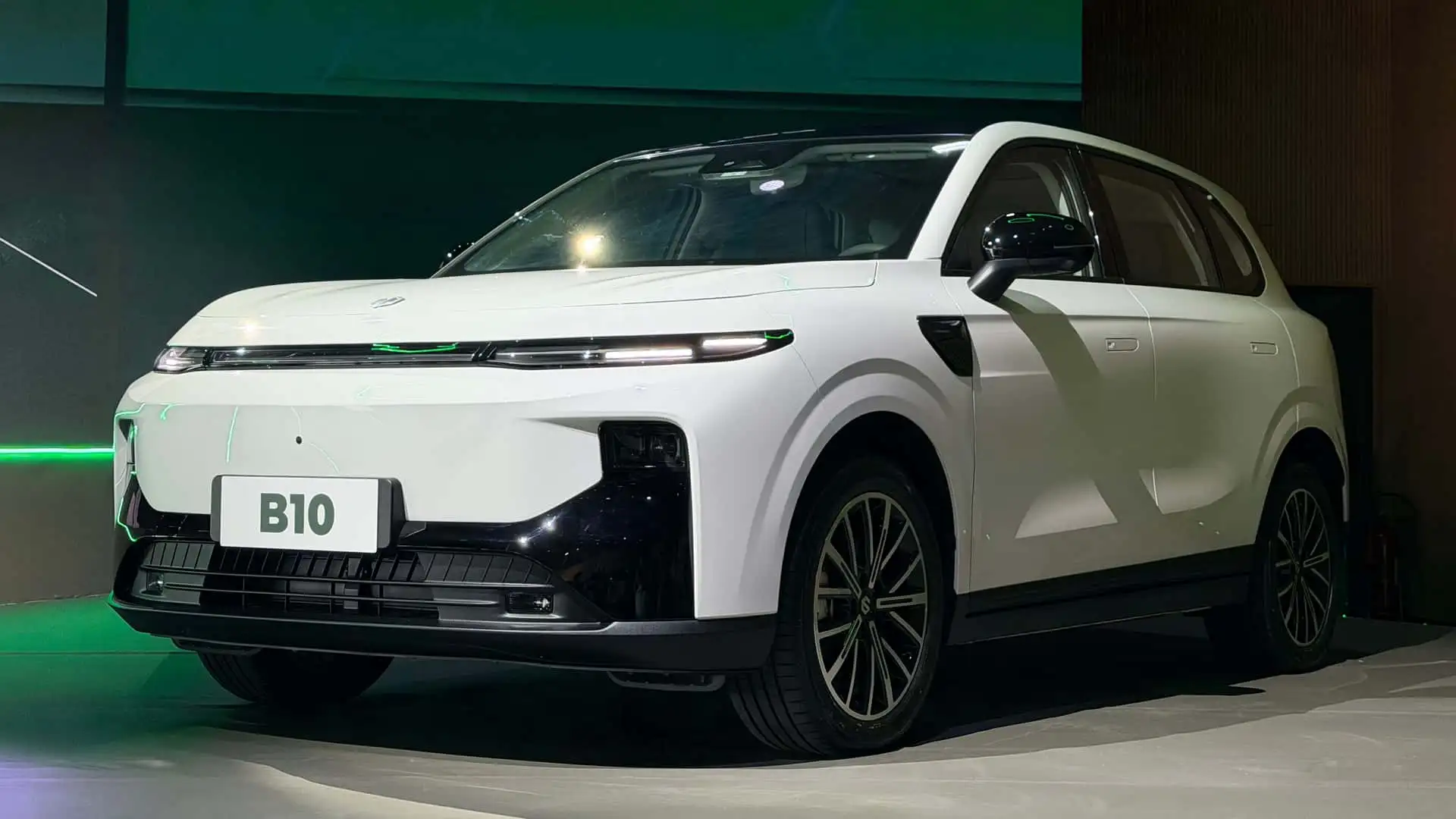 Leapmotor B10 - White Futuristic SUV Front With LED Headlights