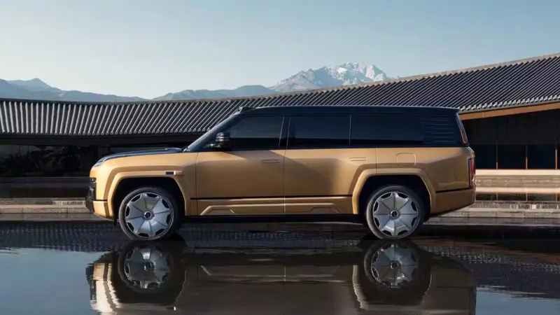 BYD Yangwang U8L चार सीटों वाला संस्करण अल्ट्रा-लक्जरी को लक्ष्य बनाता है