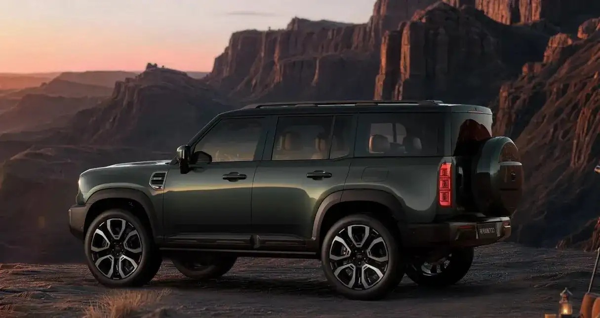 Geely Galaxy Cruiser 700 - Dark Green SUV Side Profile With Black Trim